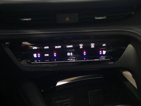 Used 2023 Buick Envision Avenir image 23