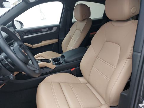 Certified 2026 Porsche Cayenne Coupe AWD/4WD image 17