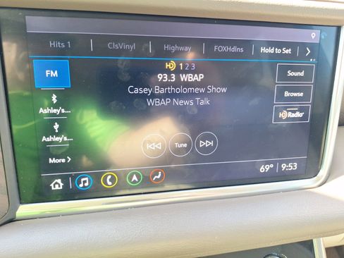 Used 2021 GMC Yukon Denali w/ Denali Premium Package image 26