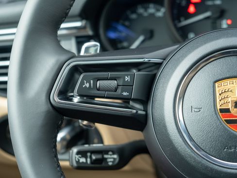 Certified 2026 Porsche Macan AWD/4WD image 25