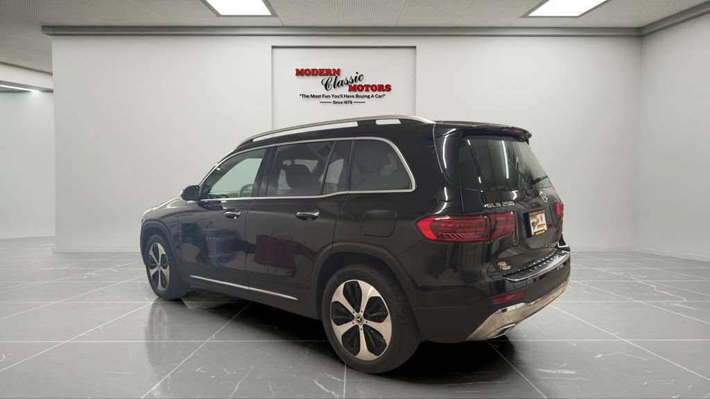 Used 2025 Mercedes-Benz GLB 250 4MATIC image 5