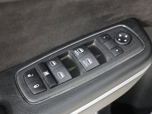 Used 2023 Chrysler 300 C RWD image 23