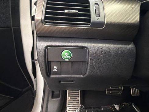 Used 2017 Honda Accord Sport image 29
