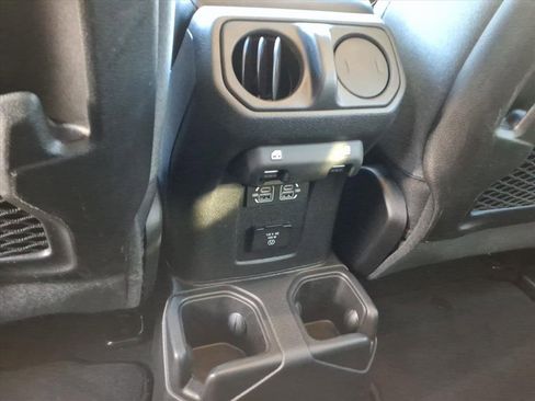 Used 2024 Jeep Wrangler Unlimited Rubicon image 7