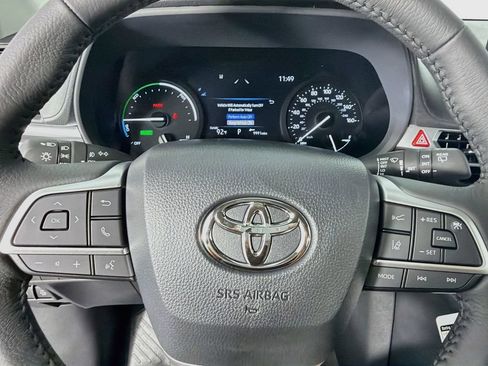 New 2026 Toyota Sienna XLE FWD image 15