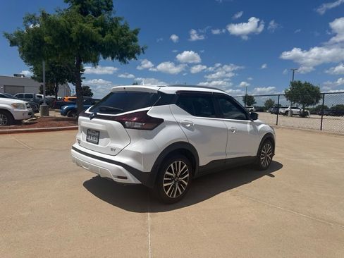Certified 2021 Nissan Kicks SV FWD image 5