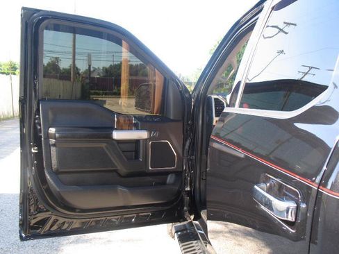 Used 2019 Ford F150 Lariat AWD/4WD image 14