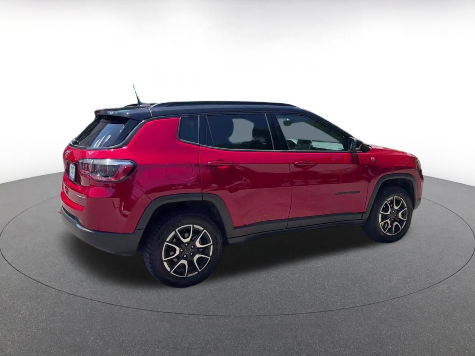Used 2025 Jeep Compass Trailhawk AWD/4WD image 12