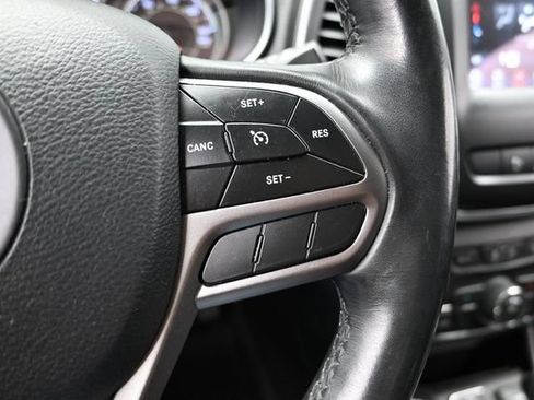 Used 2020 Jeep Cherokee Latitude Plus w/ Cold Weather Group AWD/4WD image 29