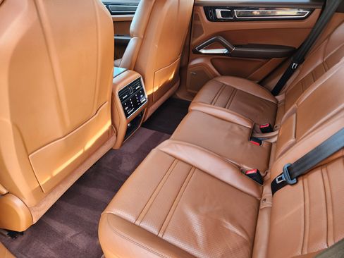 Used 2019 Porsche Cayenne Turbo image 30