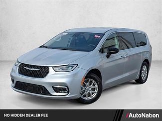 Used 2024 Chrysler Pacifica Touring-L FWD video 1
