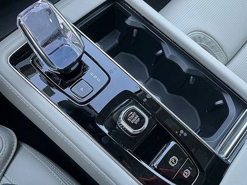 New 2026 Volvo XC90 T8 Ultra w/ Protection Package Premier image 18