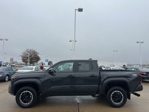 Certified 2025 Toyota Tacoma TRD Off-Road image 5