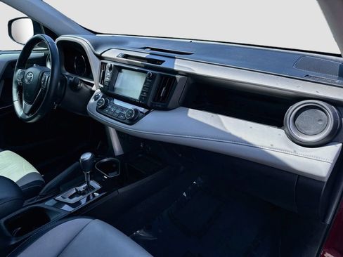 Used 2018 Toyota RAV4 Limited FWD image 26