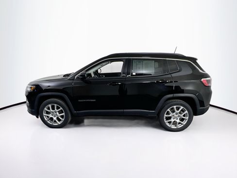 Used 2022 Jeep Compass Latitude w/ Sun and Sound Group AWD/4WD image 8