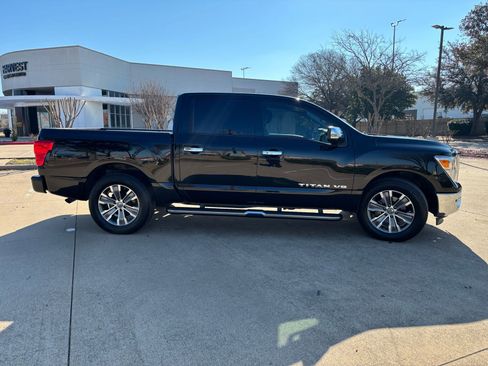 Used 2018 Nissan Titan SL image 4