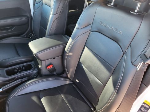 Used 2023 Jeep Wrangler Unlimited Sahara w/ Cold Weather Group image 11