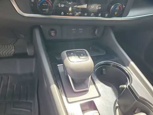 Used 2024 Nissan Rogue SV w/ SV Premium Package AWD/4WD image 34