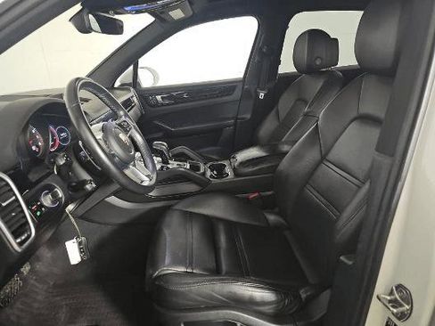 Used 2019 Porsche Cayenne image 17