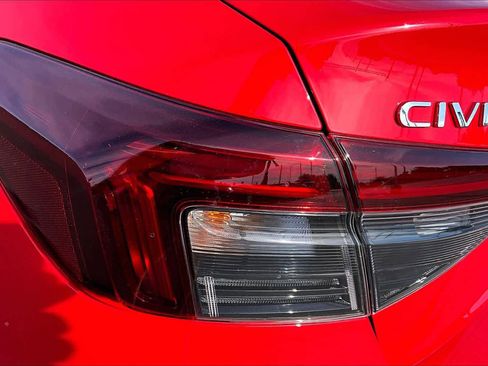 Used 2025 Honda Civic Sport image 28