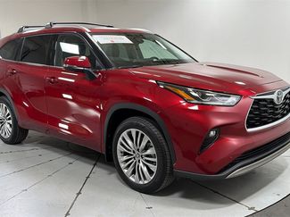 Certified 2025 Toyota Highlander Platinum video 3