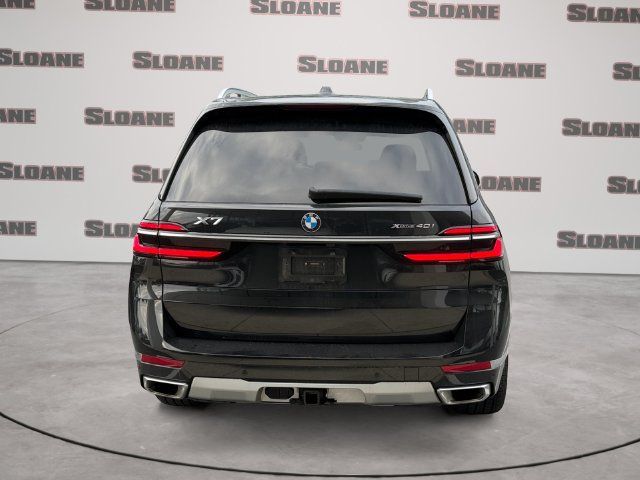 Used 2025 BMW X7 xDrive40i AWD/4WD image 3