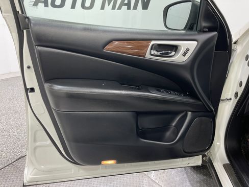 Used 2019 Nissan Pathfinder Platinum w/ Cargo Package image 15