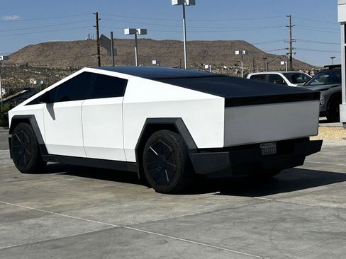 Used 2024 Tesla Cybertruck AWD Crew Cab image 7