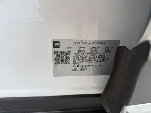 Used 2023 Chevrolet Bolt EUV Premier w/ Sun & Sound Package FWD image 36
