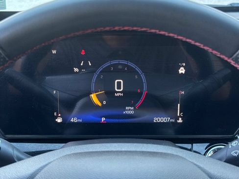 Used 2025 Chevrolet Trax RS FWD image 38
