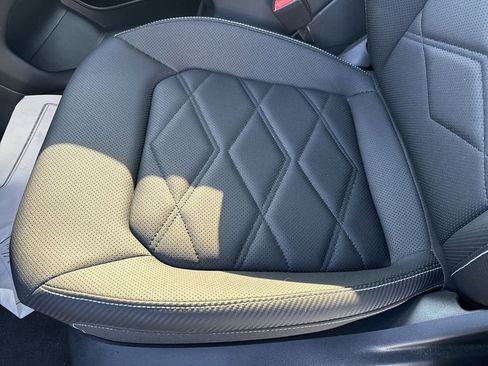 Used 2025 Volkswagen Atlas Cross Sport SE w/ Black Wheel Package AWD/4WD image 10