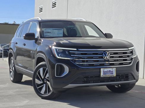 Used 2025 Volkswagen Atlas SEL image 2