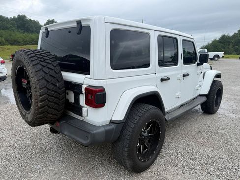 Used 2018 Jeep Wrangler Unlimited Sahara AWD/4WD image 3