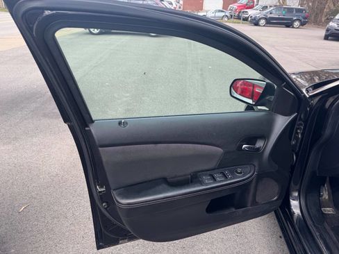 Used 2014 Dodge Avenger SE w/ Blacktop Package image 7