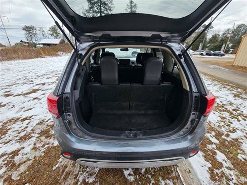 Used 2019 Mitsubishi Outlander SE image 27