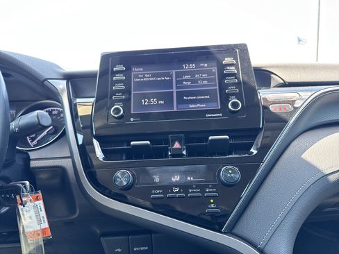 Used 2021 Toyota Camry SE FWD image 25