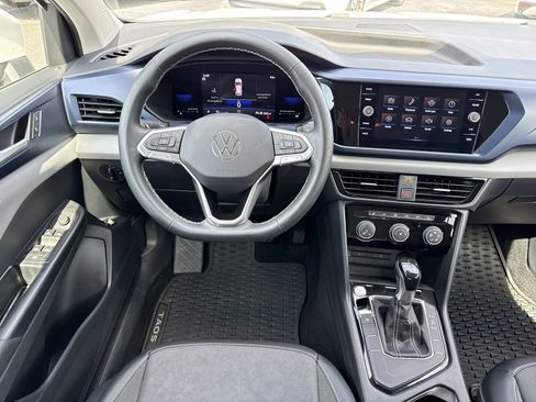 Used 2023 Volkswagen Taos SE FWD image 12