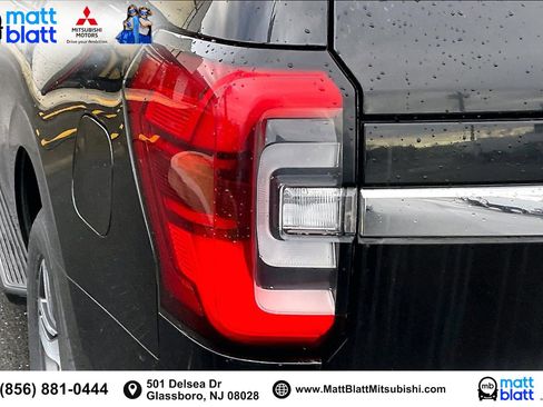 Used 2024 Ford Expedition Limited image 32