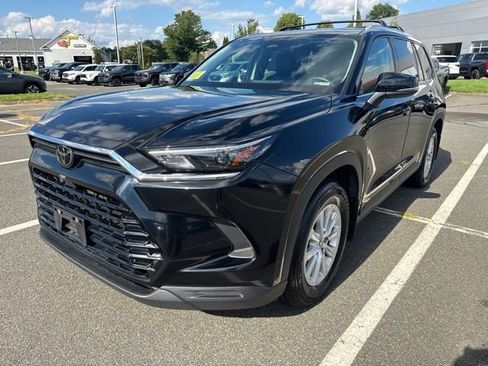 Used 2024 Toyota Grand Highlander AWD image 3