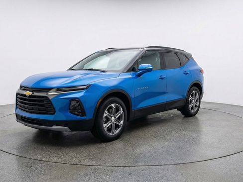 Used 2025 Chevrolet Blazer LT image 3