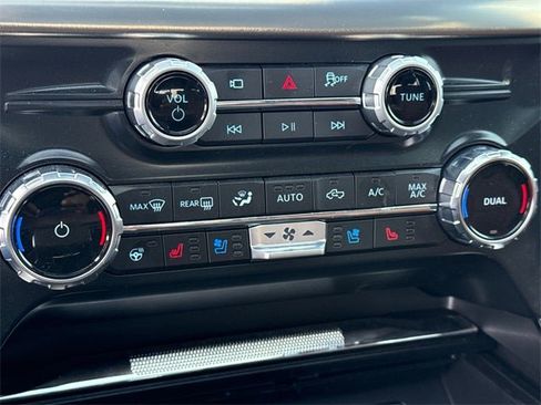 Used 2025 Ford F150 King Ranch w/ FX4 Off-Road Package image 32