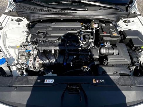 New 2025 Hyundai Elantra Limited image 11