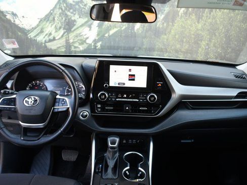 Certified 2025 Toyota Highlander LE AWD/4WD image 18