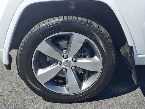 Used 2016 Jeep Grand Cherokee Overland AWD/4WD image 8