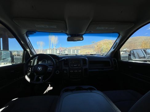 Used 2018 RAM 2500 Tradesman w/ Chrome Appearance Group image 12