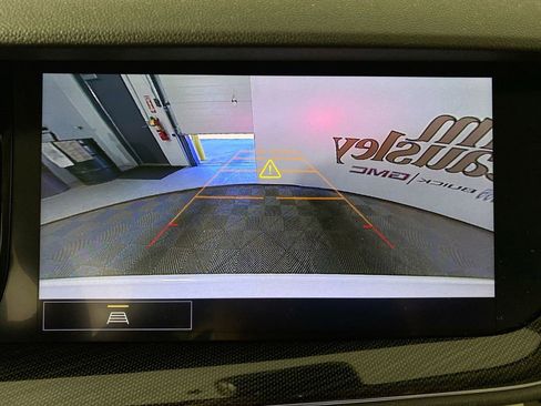 Used 2021 Buick Envision Essence FWD image 17