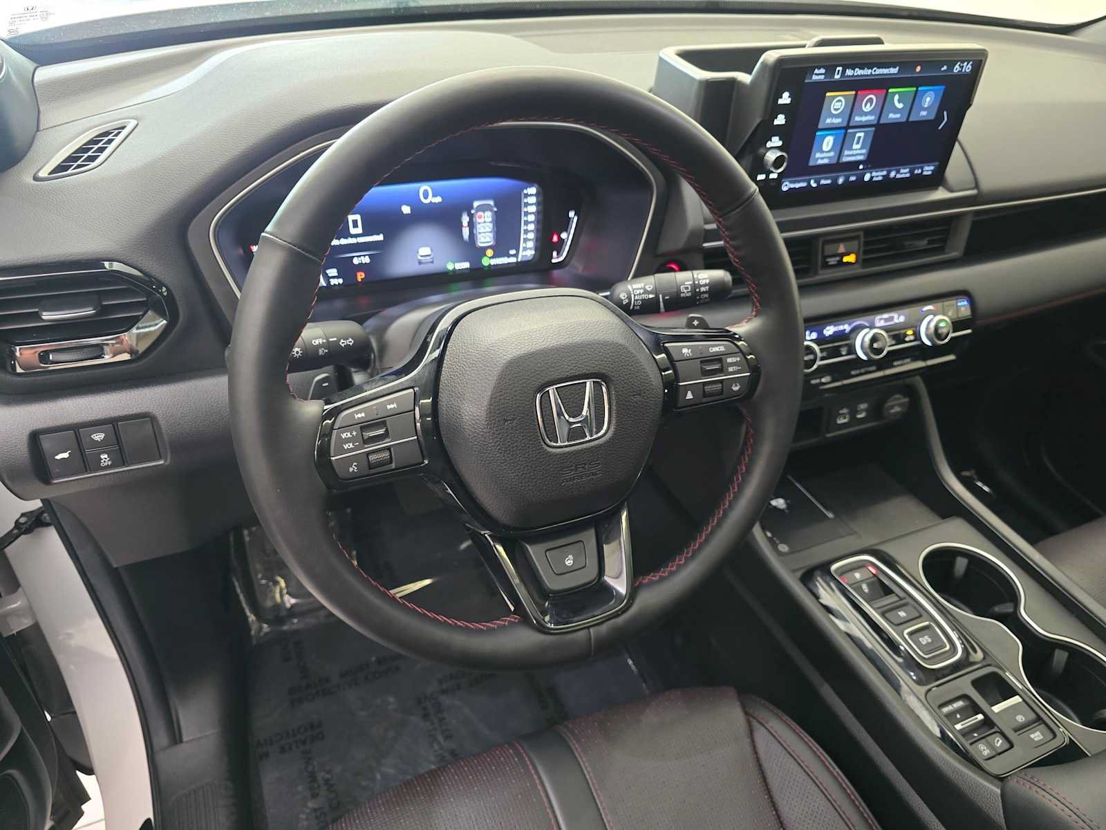 Used 2025 Honda Pilot Black Edition image 2