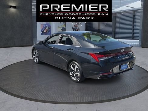 Used 2022 Hyundai Elantra Limited FWD image 7