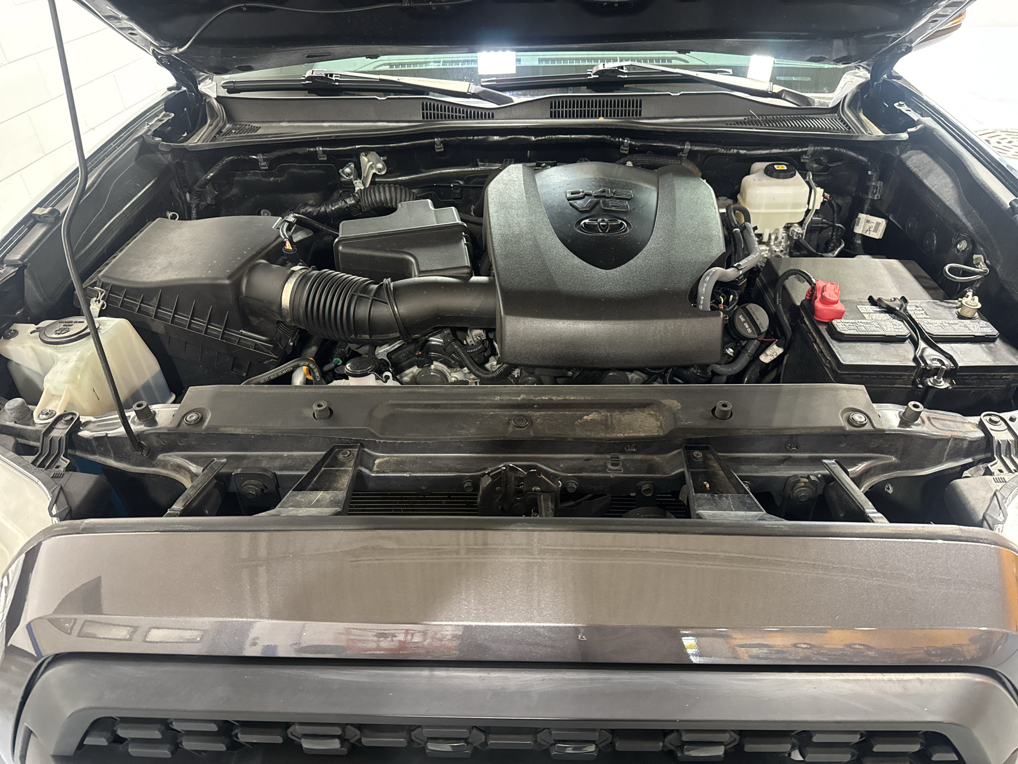 Used 2023 Toyota Tacoma TRD Off-Road w/ Technology Package AWD/4WD image 32