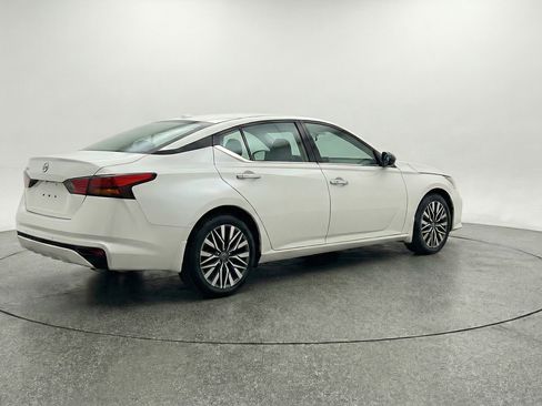 Used 2025 Nissan Altima 2.5 SV image 9